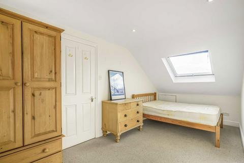 3 bedroom flat for sale, Atheldene Road, London SW18