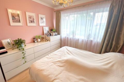 2 bedroom flat for sale, Old Ruislip Road, Northolt UB5
