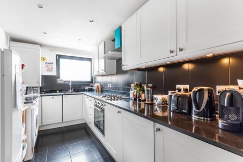 2 bedroom flat for sale, Beauchamp Road, London, SW11