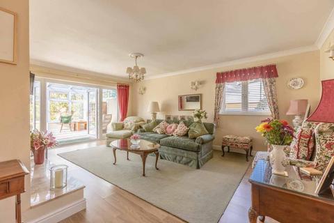 undefined, Queens Road, Datchet SL3