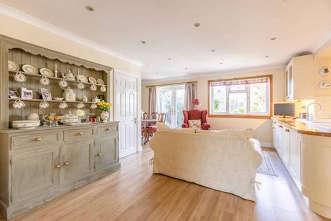 9 Queens Road, Datchet, Slough, SL3 9BN