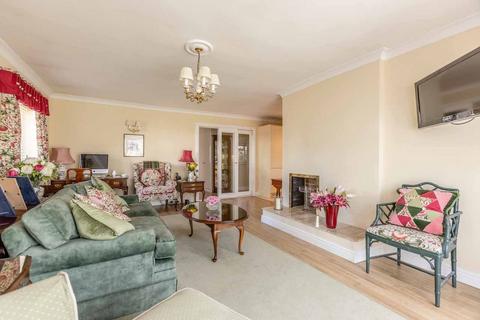 9 Queens Road, Datchet, Slough, SL3 9BN
