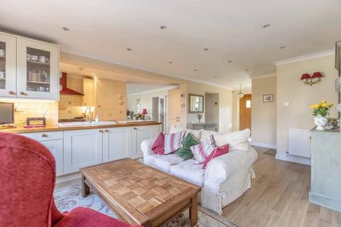 9 Queens Road, Datchet, Slough, SL3 9BN