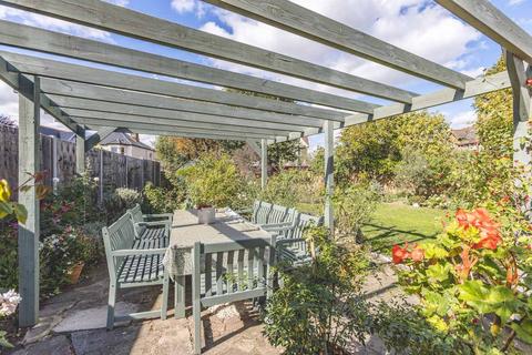 9 Queens Road, Datchet, Slough, SL3 9BN