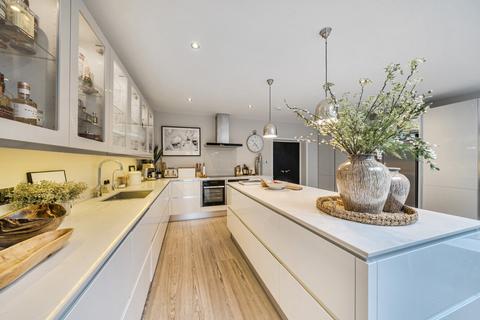 4 bedroom semi-detached house for sale, Lawrence Road, West Wickham, Kent, BR4