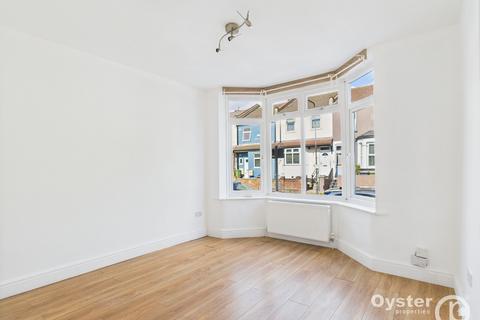 4 bedroom end of terrace house for sale, Luton Road, London, E17