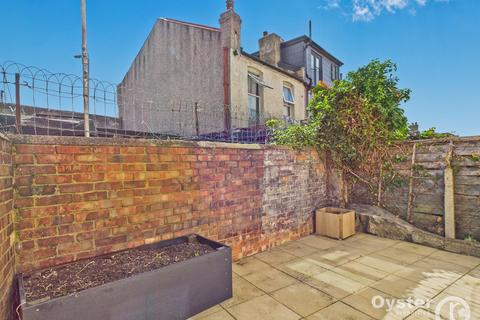 undefined, Luton Road, London, E17