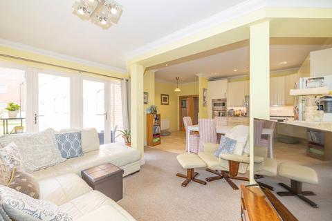 3 bedroom flat for sale, George Roche Road, Canterbury, Kent, CT1