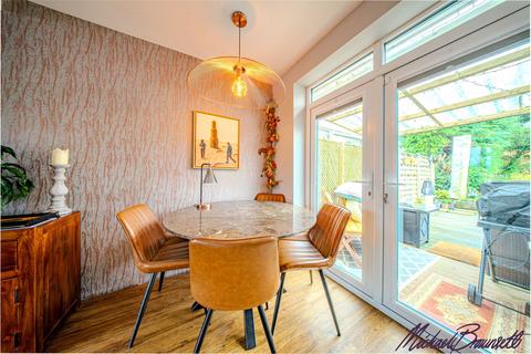 3 bedroom semi-detached house for sale, Saxton Avenue, Bradford BD6