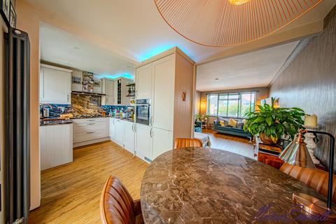 3 bedroom semi-detached house for sale, Saxton Avenue, Bradford BD6