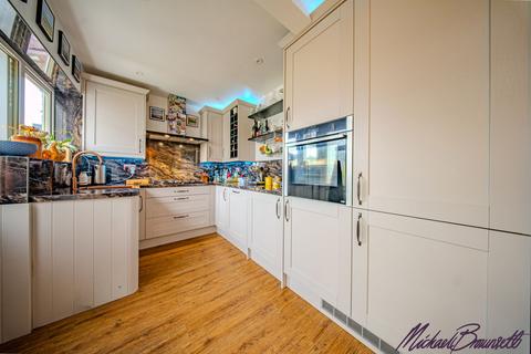 3 bedroom semi-detached house for sale, Saxton Avenue, Bradford BD6