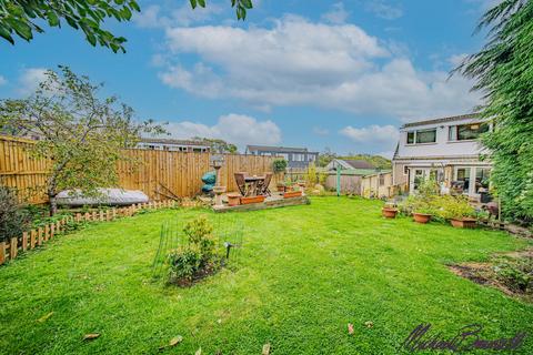3 bedroom semi-detached house for sale, Saxton Avenue, Bradford BD6