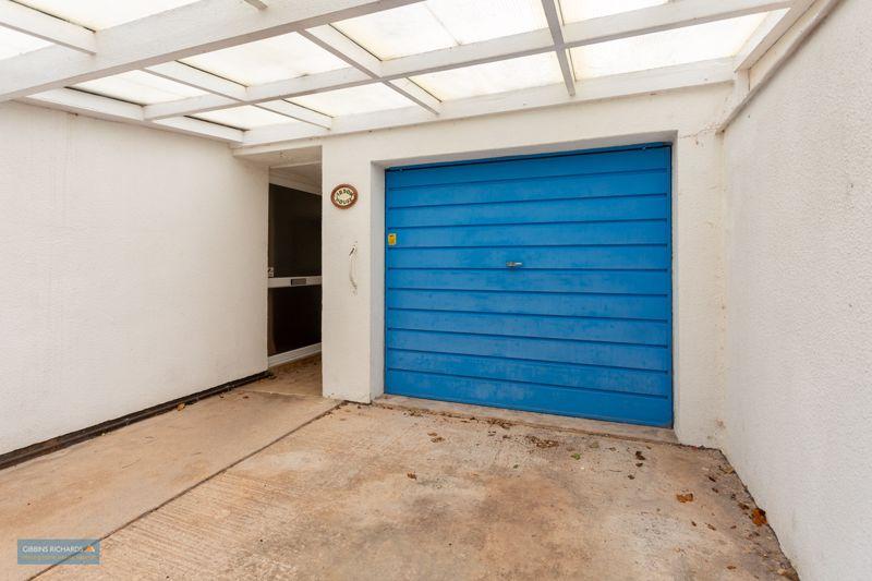 Garage/Parking