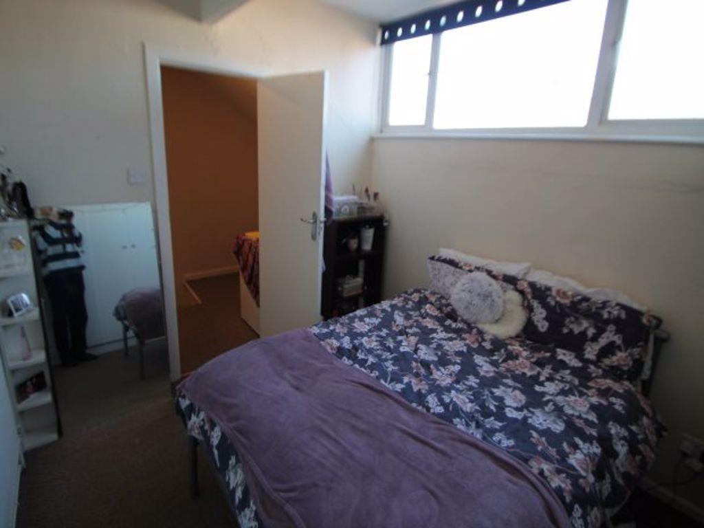 A cozy bedroom featuring a double bed with a fl...