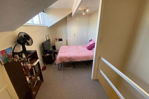 2 bedroom house to rent, Harold Place, Leeds LS6