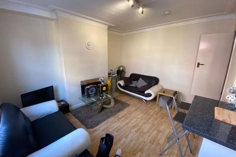 2 bedroom house to rent, Harold Place, Leeds LS6
