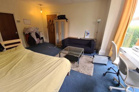 1 bedroom flat to rent, Moorland Road, Leeds LS6