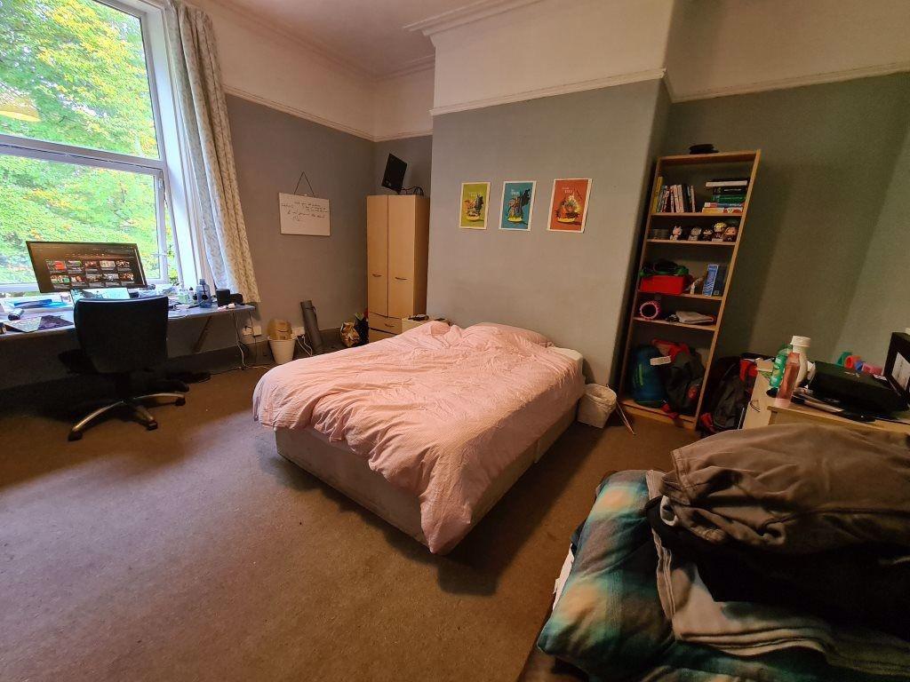 A cozy and well-maintained double bedroom featu...
