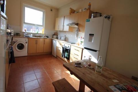 7 bedroom house to rent, Brudenell Avenue, Leeds LS6