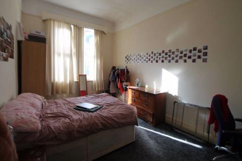 7 bedroom house to rent, Brudenell Avenue, Leeds LS6