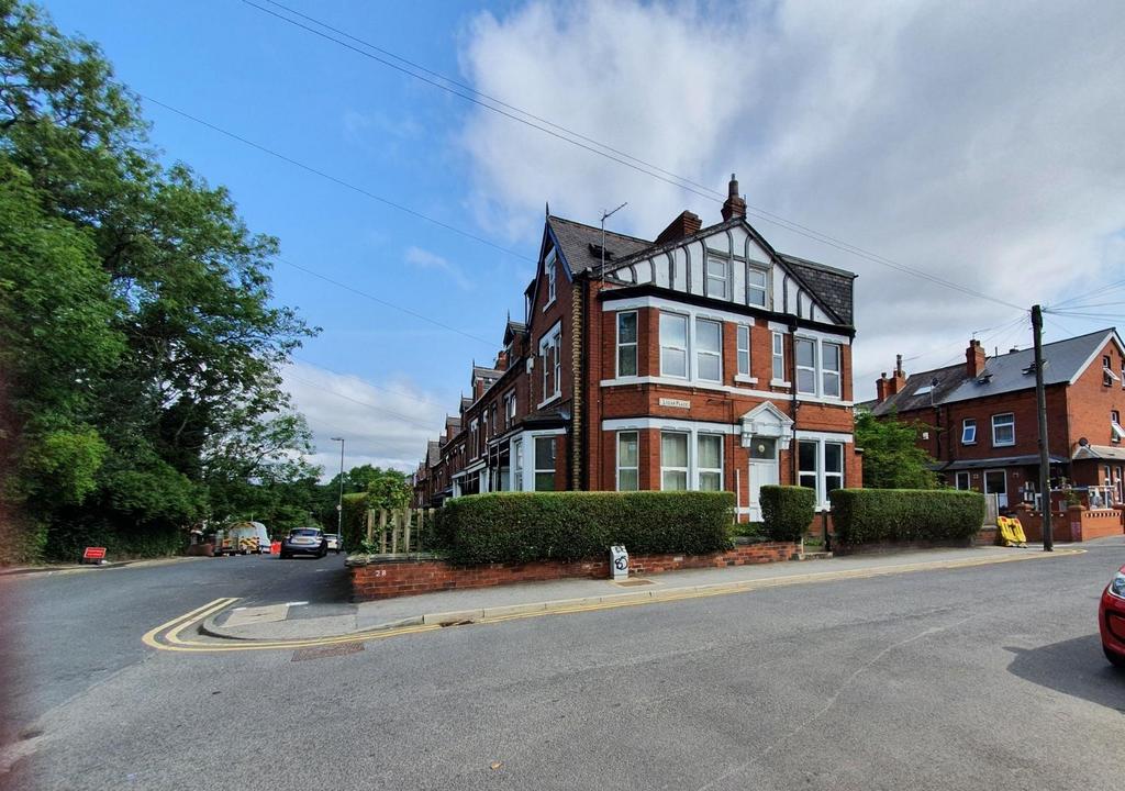 A charming terraced house with well-maintained ...