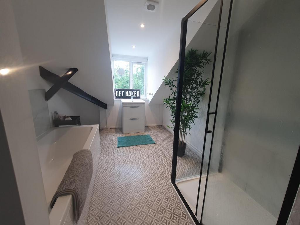 A modern and spacious bathroom suite featuring ...