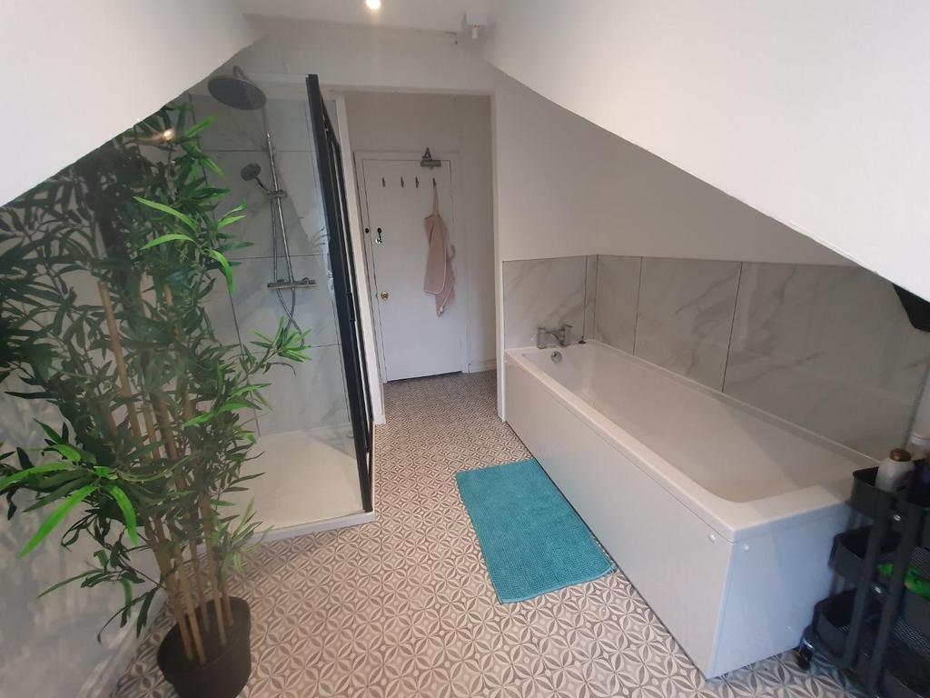 A modern and spacious bathroom suite featuring ...