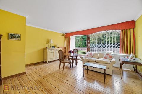 3 bedroom apartment for sale, Southwood Lawn Road, Highgate Village, London N6