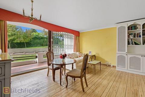 3 bedroom apartment for sale, Southwood Lawn Road, Highgate Village, London N6