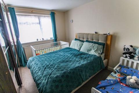 2 bedroom maisonette for sale, Oldfields Circus, Northolt