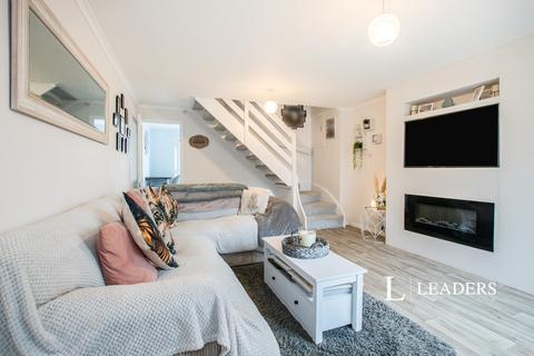 2 bedroom house to rent, Bucklers Way, BH8