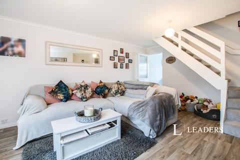 2 bedroom house to rent, Bucklers Way, BH8