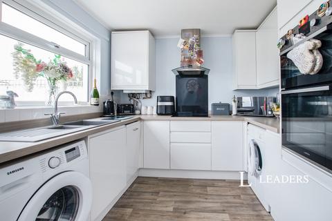 2 bedroom house to rent, Bucklers Way, BH8