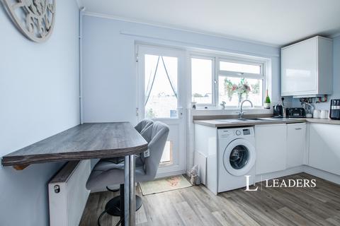 2 bedroom house to rent, Bucklers Way, BH8