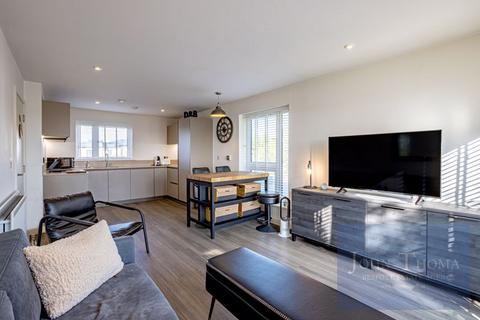 2 bedroom apartment for sale, Luna Court, Loughton IG10
