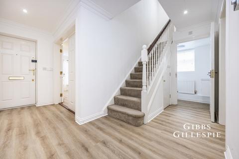 4 bedroom detached house to rent, Stirling Avenue, Pinner, HA5