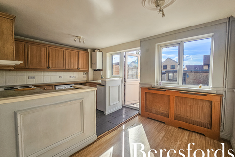 3 bedroom terraced house for sale, Chatteris Avenue, Romford, RM3