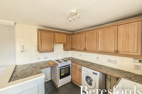 3 bedroom terraced house for sale, Chatteris Avenue, Romford, RM3