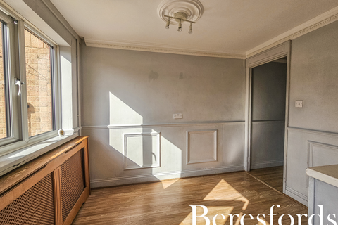 3 bedroom terraced house for sale, Chatteris Avenue, Romford, RM3