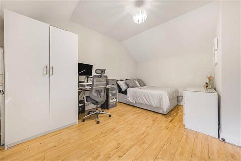 1 bedroom end of terrace house for sale, Bankside Close, Isleworth