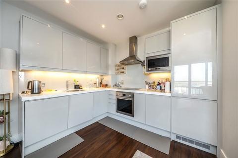 3 bedroom flat for sale, Avalon Point, London E14