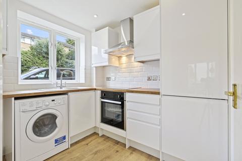 2 bedroom apartment for sale, 15 Winterburn Close, Friern Barnet N11
