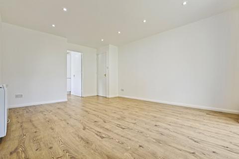 2 bedroom apartment for sale, 15 Winterburn Close, Friern Barnet N11