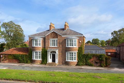 4 bedroom detached house for sale, York Road, Barmby Moor, York, East Yorkshire, YO42