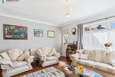 77 Burnham Drive, Worcester Park, KT4 8SE