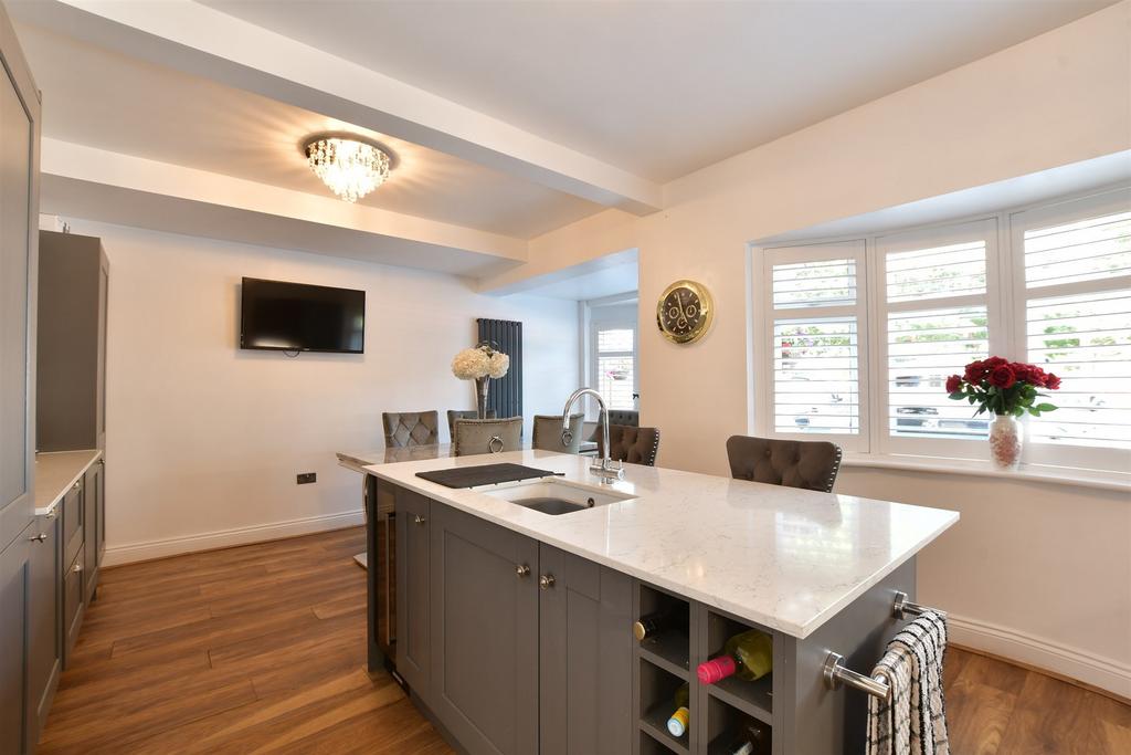 Kitchen/ Breakfast Room