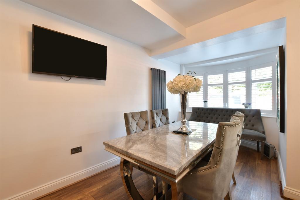 Kitchen/ Breakfast Room