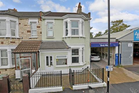 3 bedroom end of terrace house for sale, Rectory Road, Manor Park