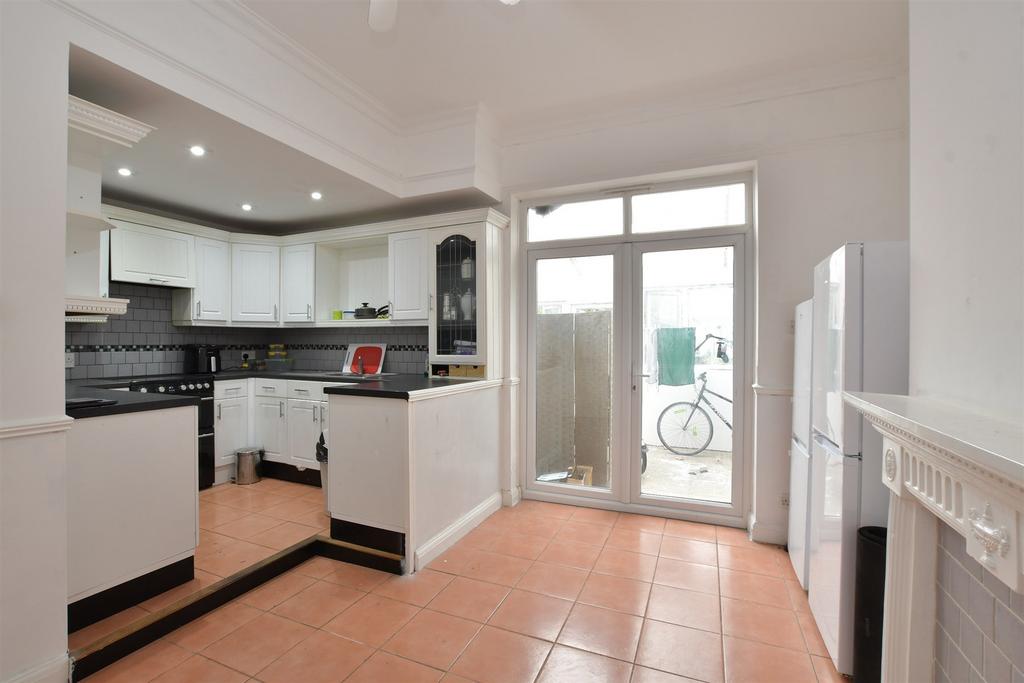 Kitchen/ Dining Room