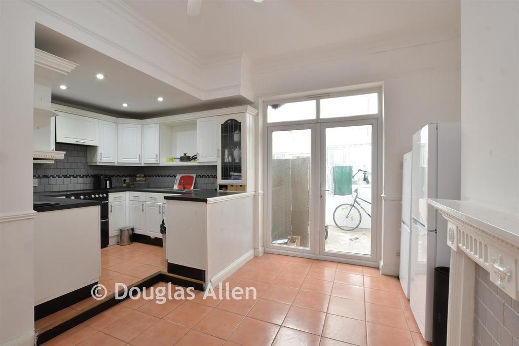 Kitchen/ Dining Room